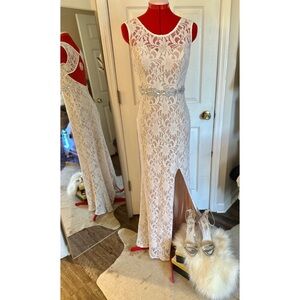 Elegant Classy Formal White and Cream Lace Sleeveless Dress Sz 7